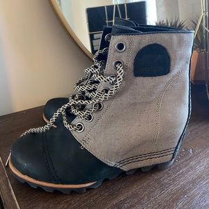 Sorel Lexie wedge boot 8.5